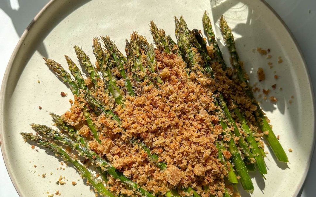 Cheesy Bread Crumble Asparagus