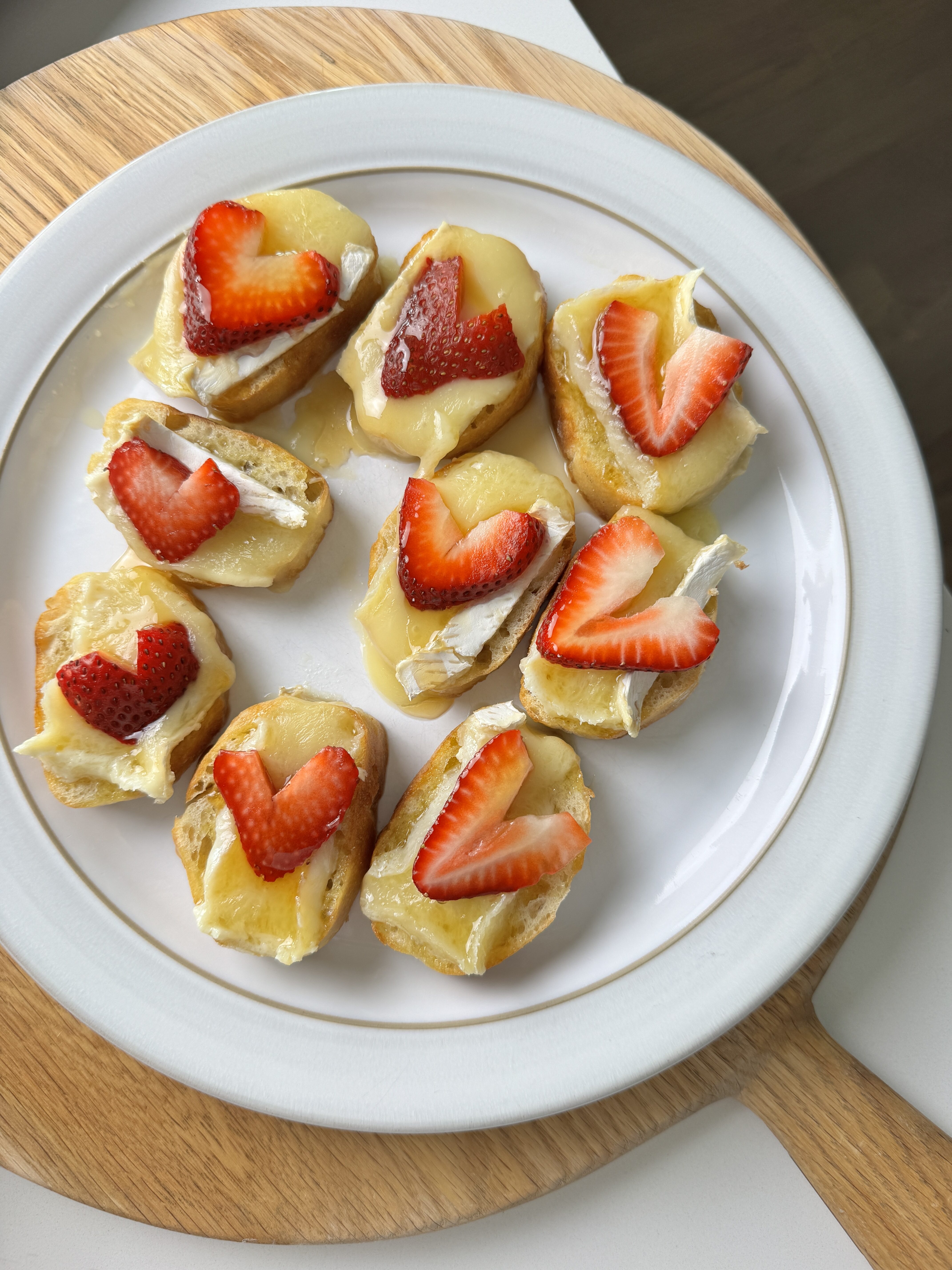 Melted Brie and Strawberry Crostini