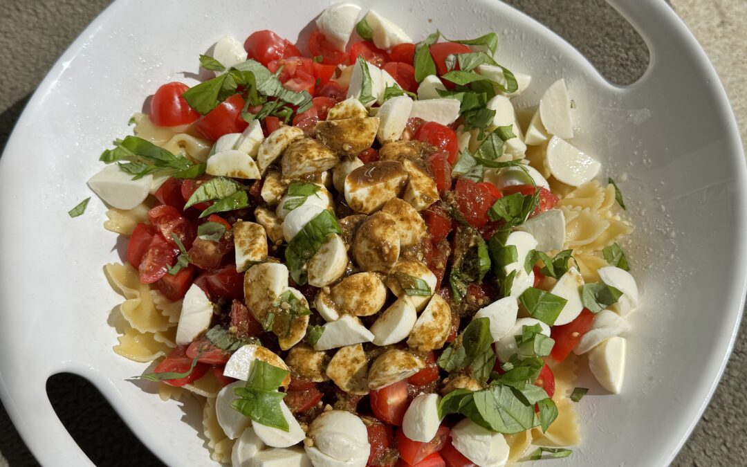 Easy Caprese Pasta Salad (The Best Summer Pasta Salad)