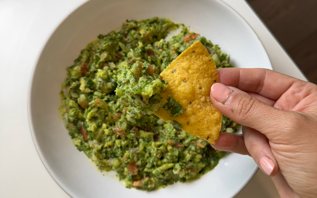 Simple Chunky Guacamole (5 Minutes!)